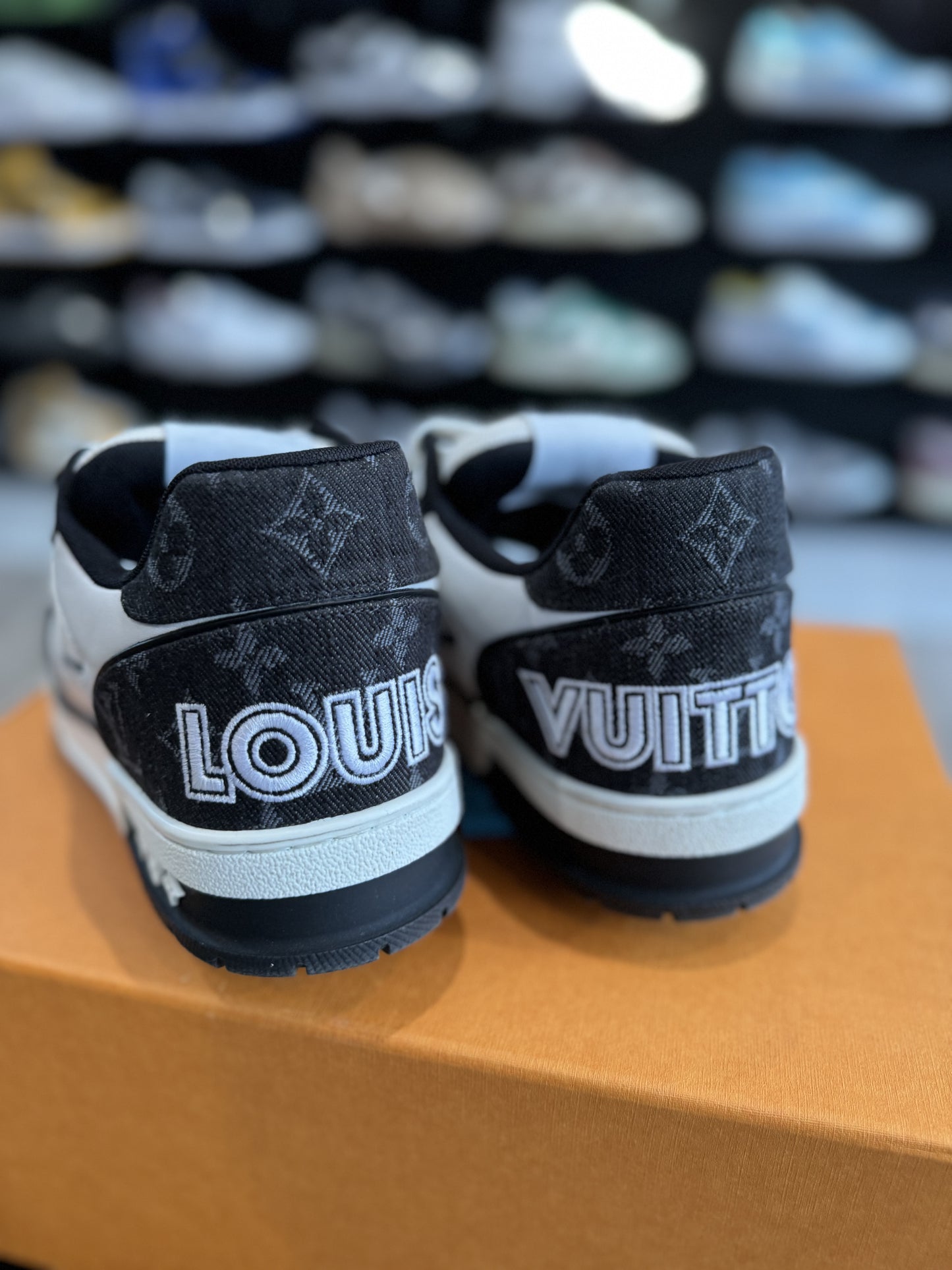 Louis Vuitton Trainer Low “Velcro Strap - Black Monogram Denim”
Size 7 LV fits 8-9 US